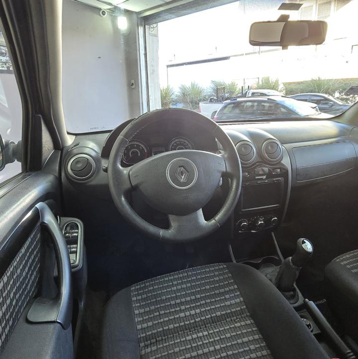 Renault Sandero 2013 (3)